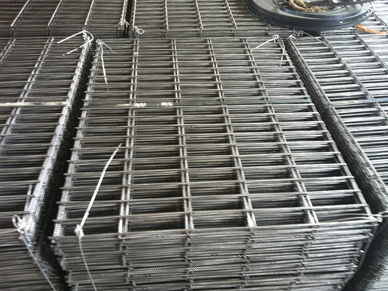 钢筋网片按原材料可分为:冷轧片、冷拔光、热轧