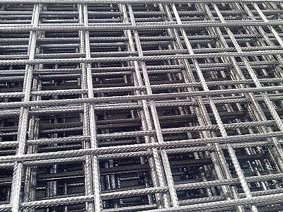 镀锌网、改拔网多采用低碳钢硬亮丝镀锌丝焊接而成